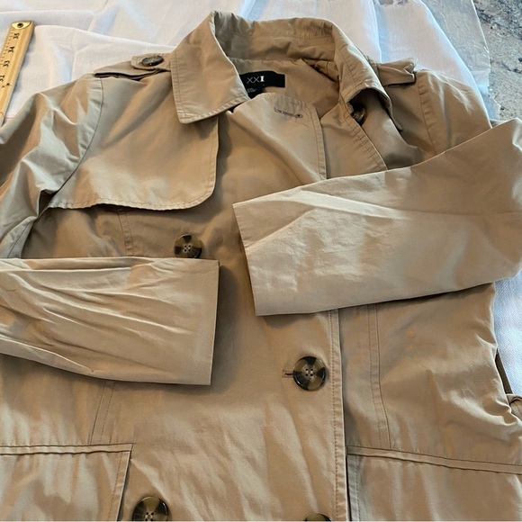 NWOT XXI Raincoat in tan. SZ S PETITE. - Picture 4 of 12
